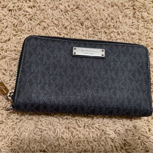 Michael Kors Textured Black Zip Wallet